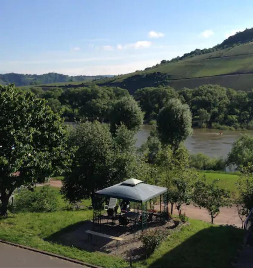 Casa Barzen - Stilvoll Urlauben An Der Mosel Apartment Reil Exterior foto
